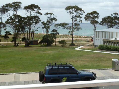 Central Luxury With Fabulous Views - Foster Accommodation 6