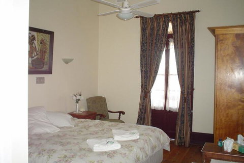 The Old Vic Inn - Foster Accommodation 4