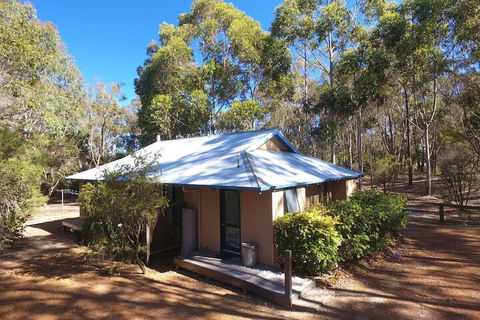 Ellensbrook Cottages - Foster Accommodation 5