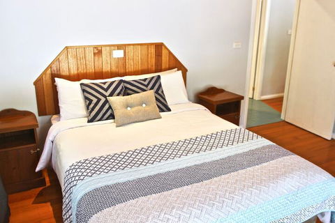 Ellensbrook Cottages - Foster Accommodation 6