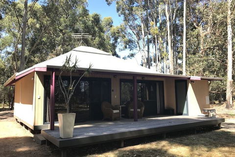 Ellensbrook Cottages - Foster Accommodation 1