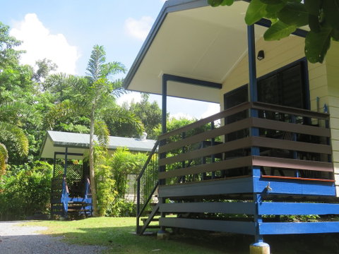 Thornton Beach Bungalows - Foster Accommodation 3