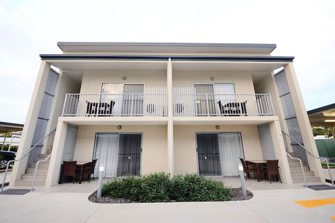 Oaks Middlemount Suites - Foster Accommodation 1