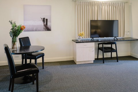 Fairways Resort - Foster Accommodation 5