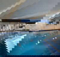 Country Club Villas - Foster Accommodation