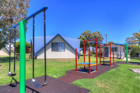 Beach Cabins Merimbula - Foster Accommodation 4
