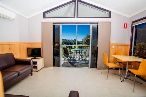 Reflections Holiday Parks Massy Greene - Foster Accommodation 5