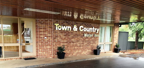 Town & Country Motor Inn Forbes - Foster Accommodation 1