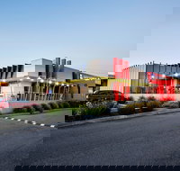 Nightcap at Excelsior Hotel - Foster Accommodation