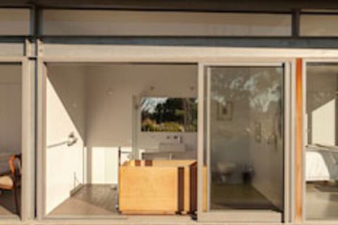 Avalon Coastal Retreat - Foster Accommodation 1