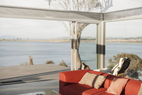 Avalon Coastal Retreat - Foster Accommodation 7