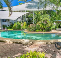 Beachfront Apartments on Trinity Beach - Foster Accommodation