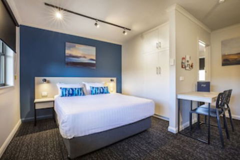 Nightcap At Riverside Hotel - Foster Accommodation 0