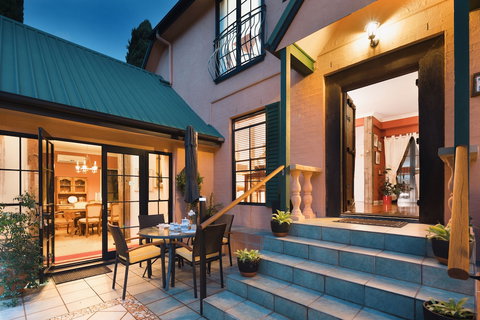 Villa Della Rosa Bed & Breakfast - Foster Accommodation 2