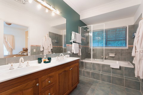 Villa Della Rosa Bed & Breakfast - Foster Accommodation 5