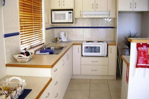 Alexander Lakeside Bed & Breakfast - Foster Accommodation 3