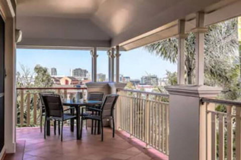 City Park Apartments - Foster Accommodation 0