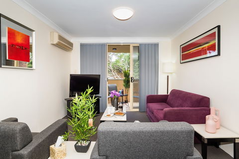 Eastwood Furnished Apartments - Foster Accommodation 4