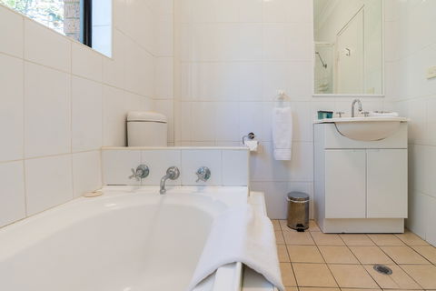 Eastwood Furnished Apartments - Foster Accommodation 2