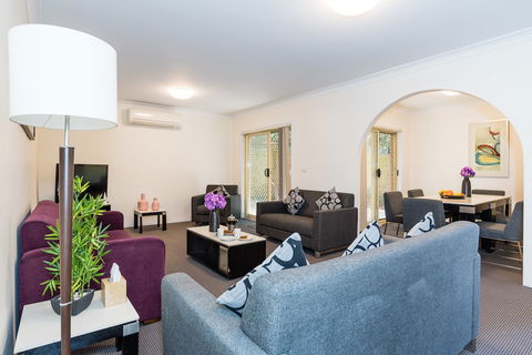 Eastwood Furnished Apartments - Foster Accommodation 1