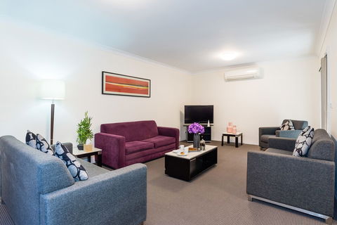 Eastwood Furnished Apartments - Foster Accommodation 3