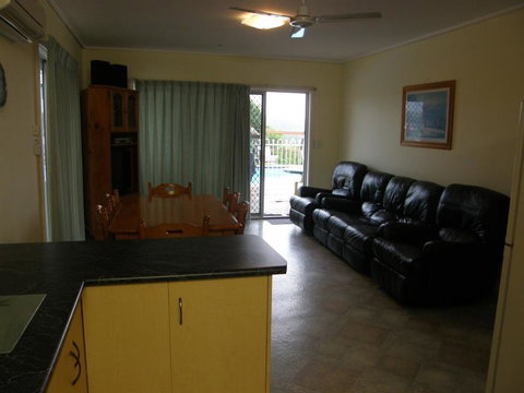 Ambience Holiday Apartments - Foster Accommodation 6