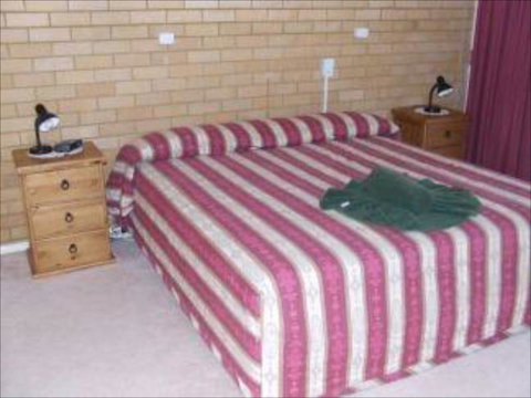 Ambience Holiday Apartments - Foster Accommodation 2