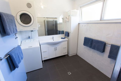 Modra's Apartments - Foster Accommodation 4