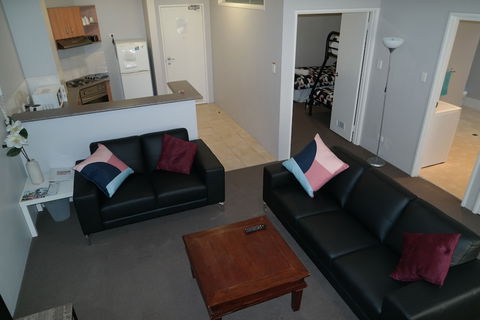 Duke's Apartments - Foster Accommodation 4