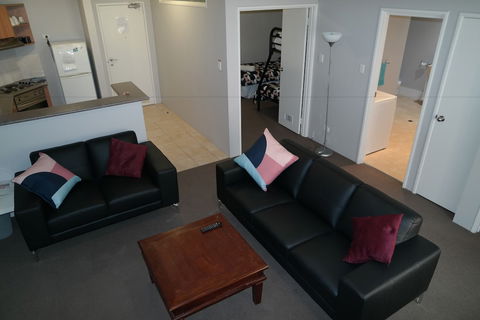 Duke's Apartments - Foster Accommodation 6
