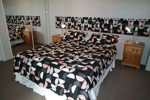 Duke's Apartments - Foster Accommodation 5