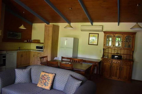 Clarendon Chalets - Foster Accommodation 5