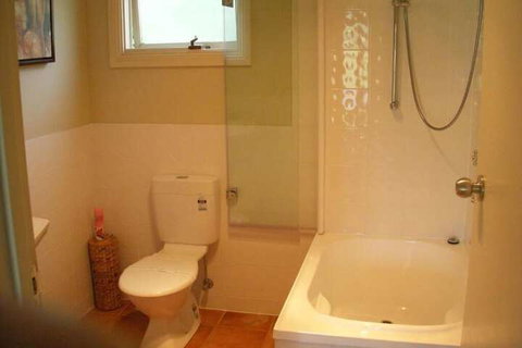 Clarendon Chalets - Foster Accommodation 3