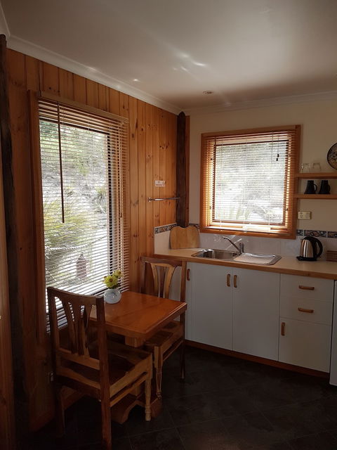 Bed In The Treetops Bed & Breakfast - Foster Accommodation 2