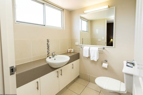 White Crest Apartments - Foster Accommodation 7