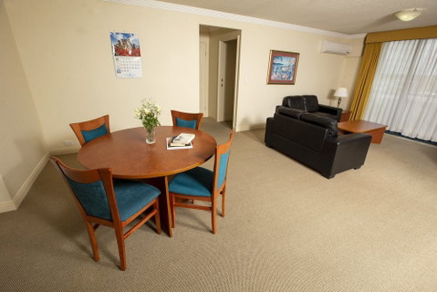 Springwood Tower Apartment Hotel - Foster Accommodation 6