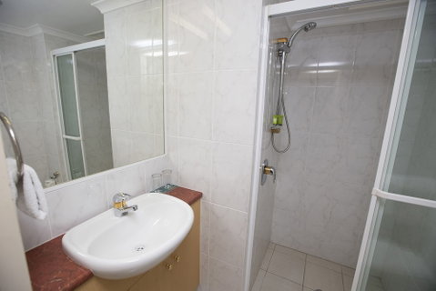 Springwood Tower Apartment Hotel - Foster Accommodation 3