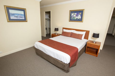 Springwood Tower Apartment Hotel - Foster Accommodation 5