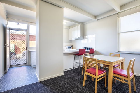 Nightcap At Sandbelt Hotel - Foster Accommodation 6