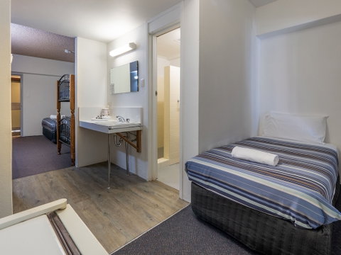 Banjo Paterson Inn - Foster Accommodation 1