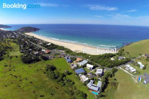 ROCKPOOL (4 Night Min) - Foster Accommodation 0