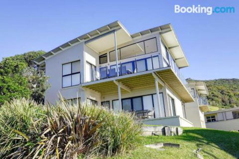 ROCKPOOL (4 Night Min) - Foster Accommodation 2