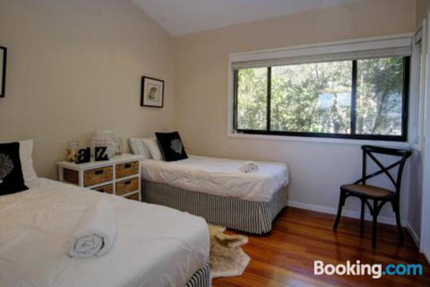 ROCKPOOL (4 Night Min) - Foster Accommodation 3