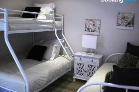 ROCKPOOL (4 Night Min) - Foster Accommodation 5