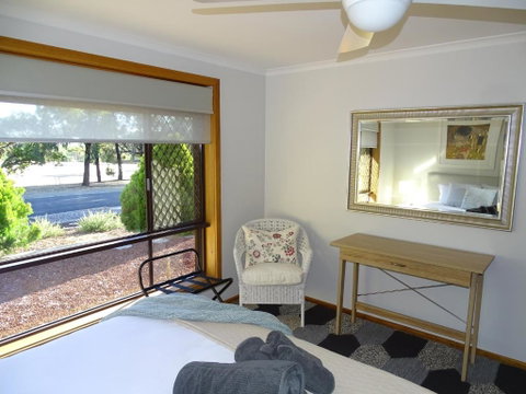 3 Pears On The Park McLaren Vale - Foster Accommodation 5