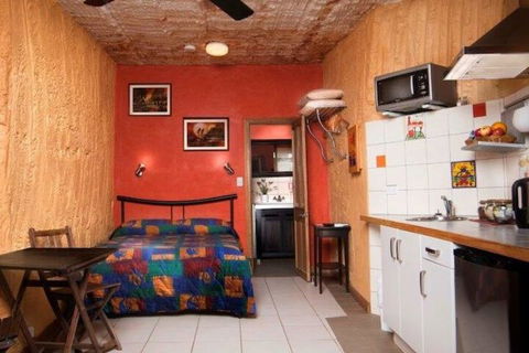 The Underground Motel - Foster Accommodation 3