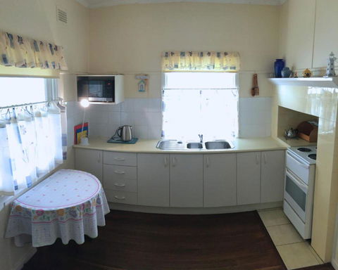 Lorikeet Retreat 11 Hodgson Street - Foster Accommodation 4