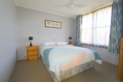 Beachfront 4 25 Willow Street - Foster Accommodation 2