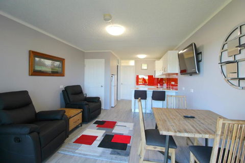 Beachfront 4 25 Willow Street - Foster Accommodation 5