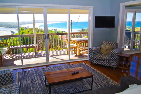 Awesome View 4 View Street - Foster Accommodation 5